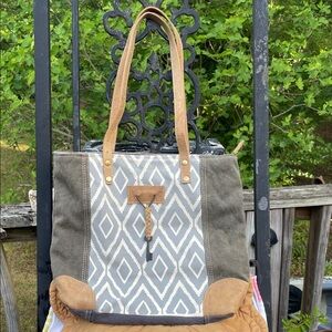 Like new Myra shoulder bag. Curio key tote canvas with leather.